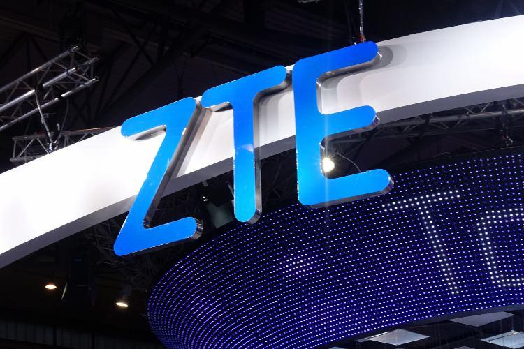 زد تی ای و AT&T به زودی از یک تبلت تاشو با دو نمایشگر رونمایی خواهند کرد