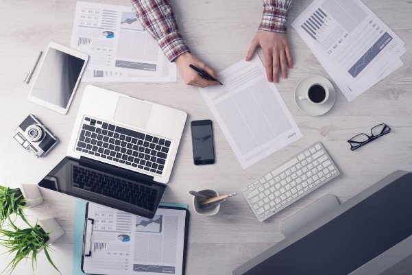 میز تحریر هوشمندی که کارایی کارمندان را افزایش می دهد